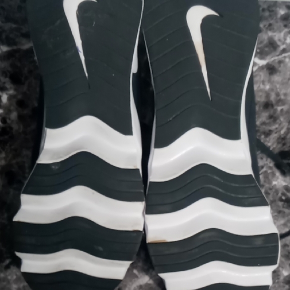 Women's Nike Black and White Sneakers Size 7.5 - Picture 6 of 6